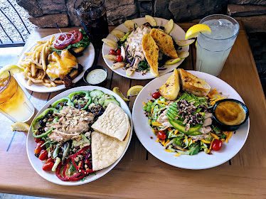 Crackers & Co. Café