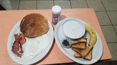Restaurant photo: Letty's Café