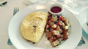 The Pilothouse Restaurant at the Delta King