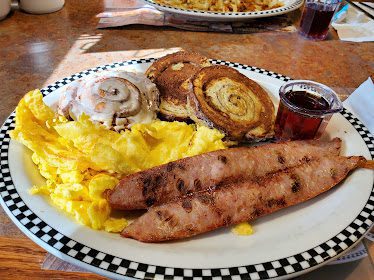 Black Bear Diner Rancho Cucamonga — Restaurant Food And Dining Photo
