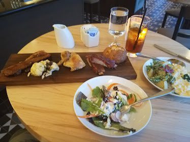 Woodlake Tavern