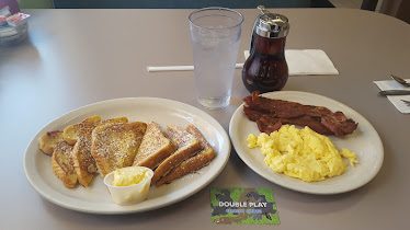 Breakfast and Burgers — Restaurant Food And Dining Photo