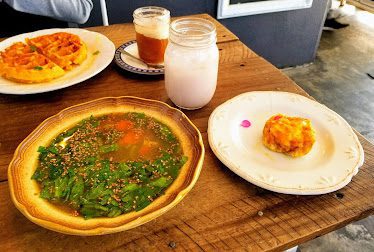 the naked pig — Restaurant Food And Dining Photo