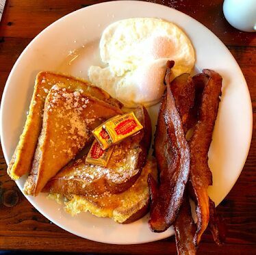 Hank's Creekside Restaurant — Restaurant Food And Dining Photo