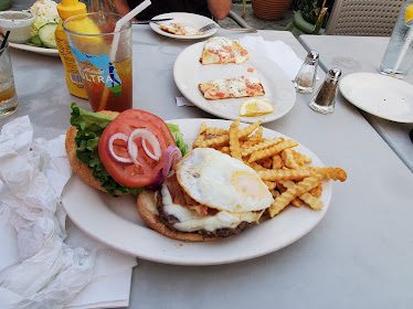Zudar's Bar & Grill