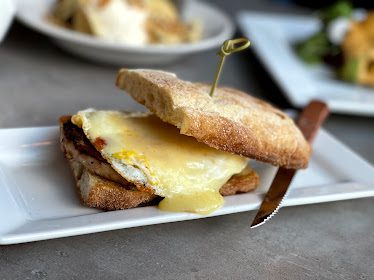 District Tavern — Restaurant Food And Dining Photo