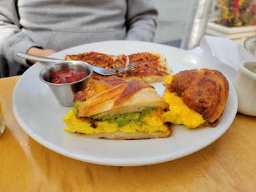 Elli's Great American Restaurant — Restaurant Food And Dining Photo