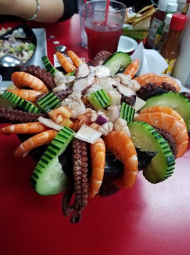 Luizon Mariscos y Sushi — Restaurant Food And Dining Photo