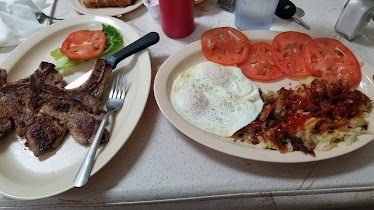 Pappa Yolk's Grill — Restaurant Food And Dining Photo