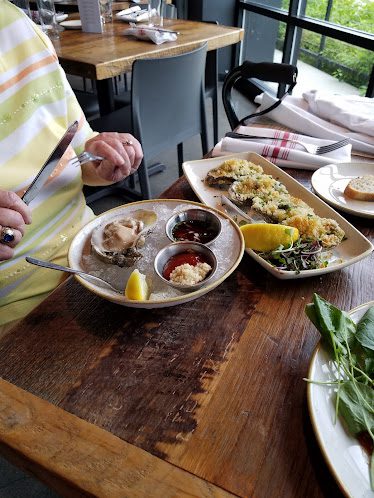 Alley Cat Oyster Bar — Restaurant Food And Dining Photo