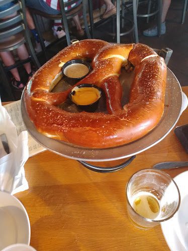 Beerhead Bar & Eatery