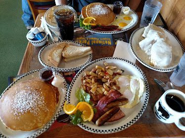 Black Bear Diner Roseville — Restaurant Food And Dining Photo