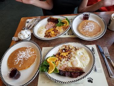 Black Bear Diner Henderson — Restaurant Food And Dining Photo