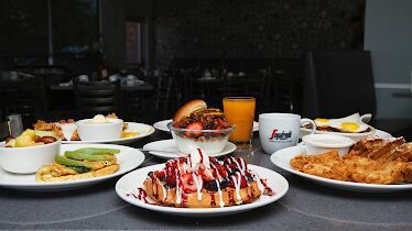 Leo's Brunch House — Restaurant Food And Dining Photo