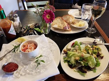 Bud's Seafood Grille — Restaurant Food And Dining Photo