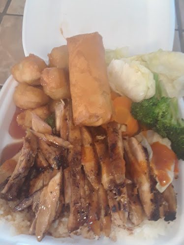 Luu's Chicken Bowl — Restaurant Food And Dining Photo
