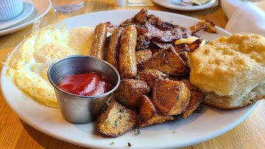 Ginger Sue's — Restaurant Food And Dining Photo