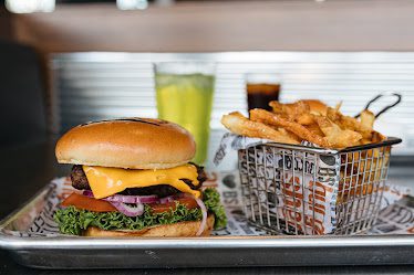 Burger Shed at Embassy Suites Olathe — Restaurant Food And Dining Photo