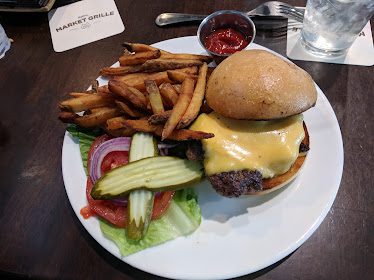 Hy-Vee Market Grille Express — Restaurant Food And Dining Photo