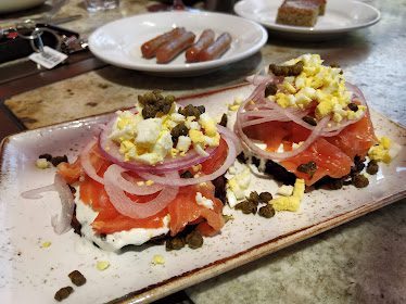 EATS Kitchen & Bar