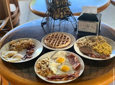 Le Cafe De Paris — Restaurant Food And Dining Photo