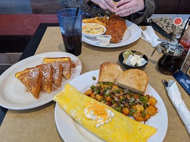 Howling Rooster Restaurant & Bar — Restaurant Food And Dining Photo