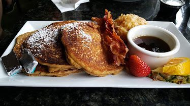 No Frill Bar And Grill — Restaurant Food And Dining Photo