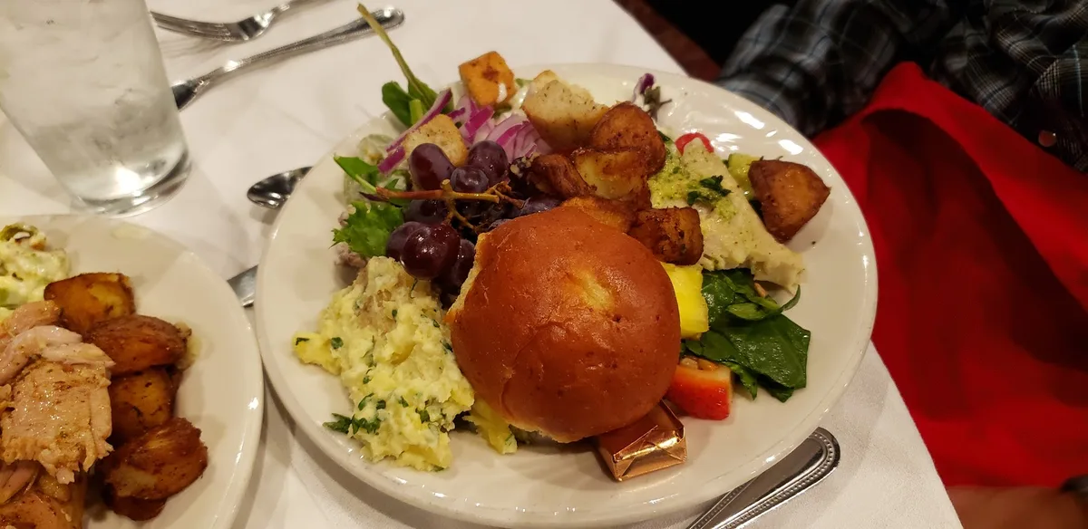 Roger Rocka's Dinner Theater: Restaurant Food And Dining Photo