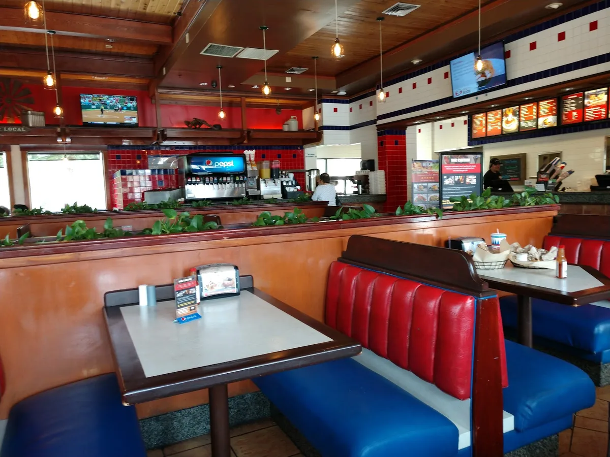The Hitch Burger Grill - Rancho Cucamonga: Restaurant Photograph