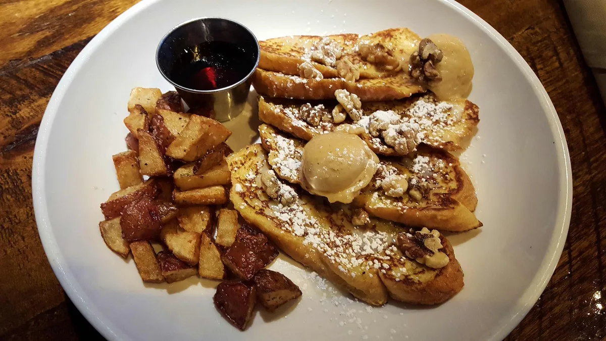 Delicia: Restaurant Food And Dining Photo