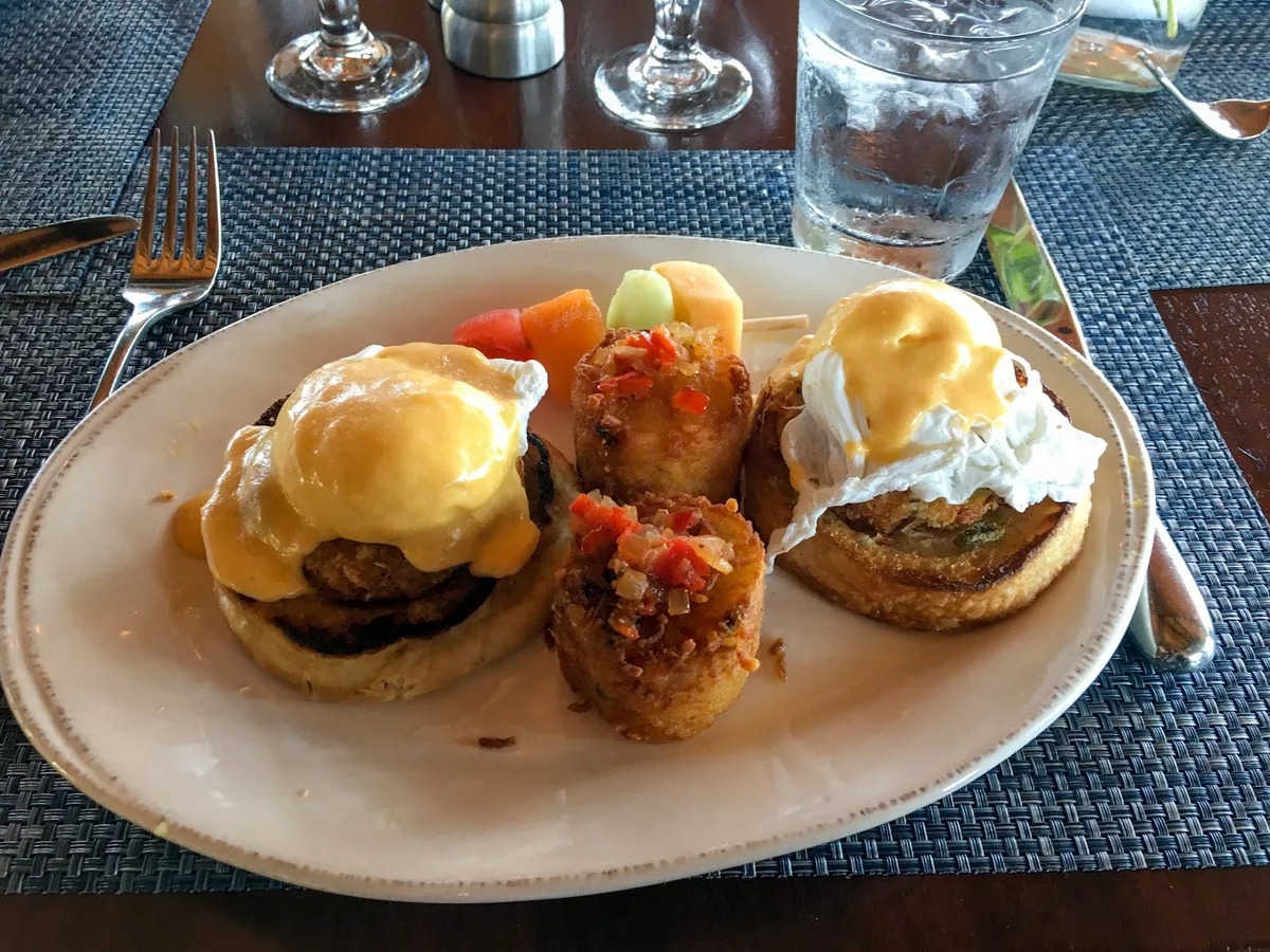 Lake Chalet: Restaurant Photograph