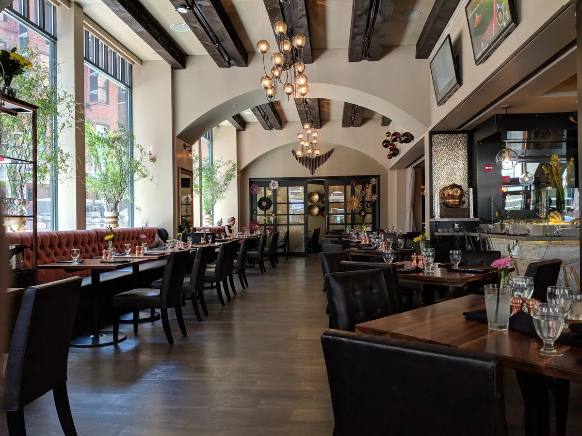 Fin Point Oyster Bar + Grille: Restaurant Photograph