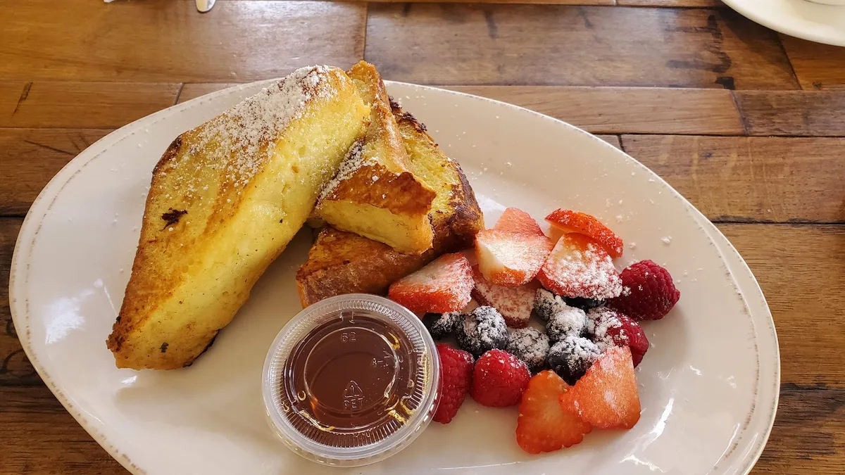 Rafael's Kitchen & Mad Coffee: Restaurant Photograph