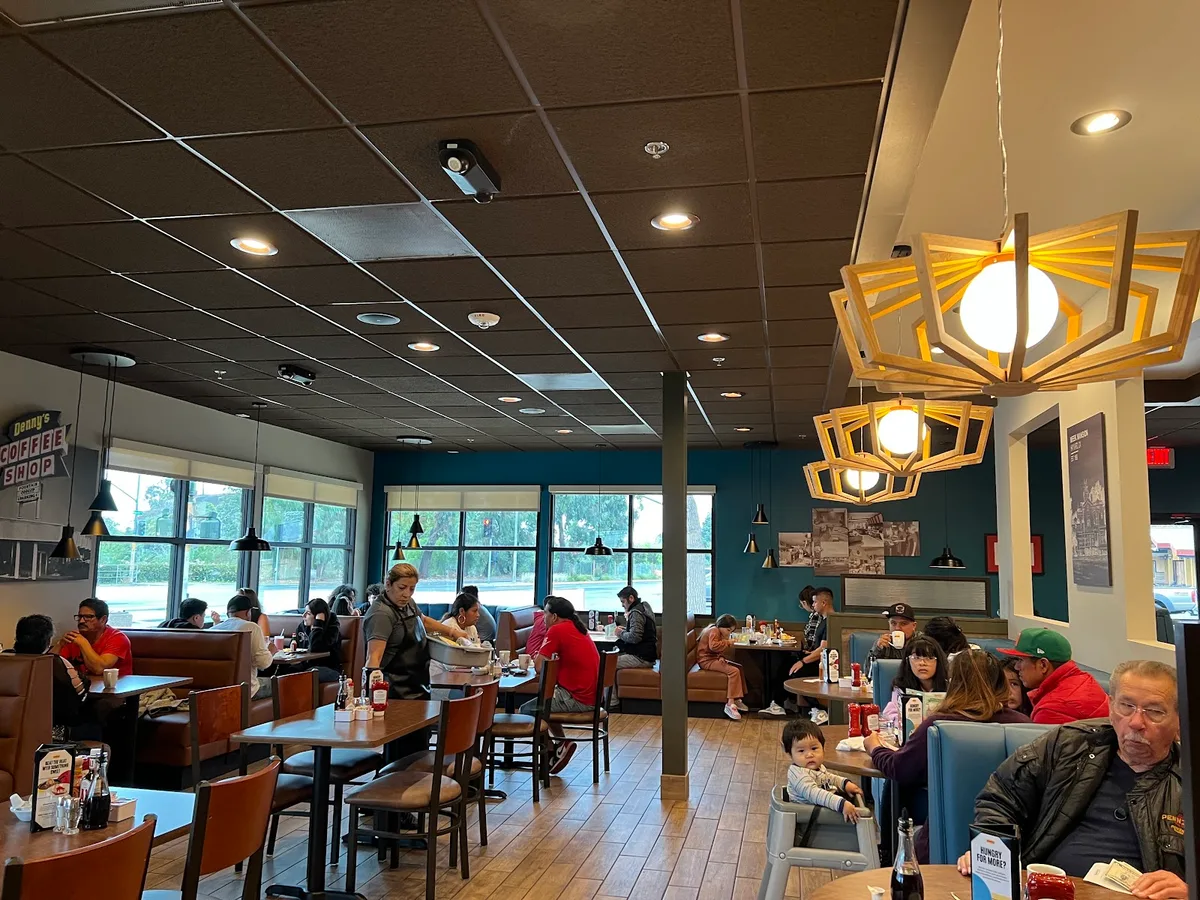 Denny's Restaurant: Restaurant Photograph