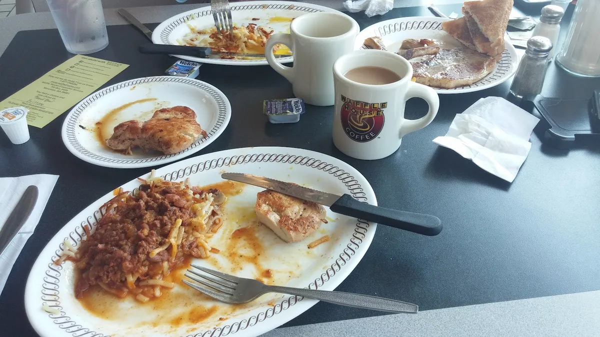 Waffle House: Restaurant Photograph