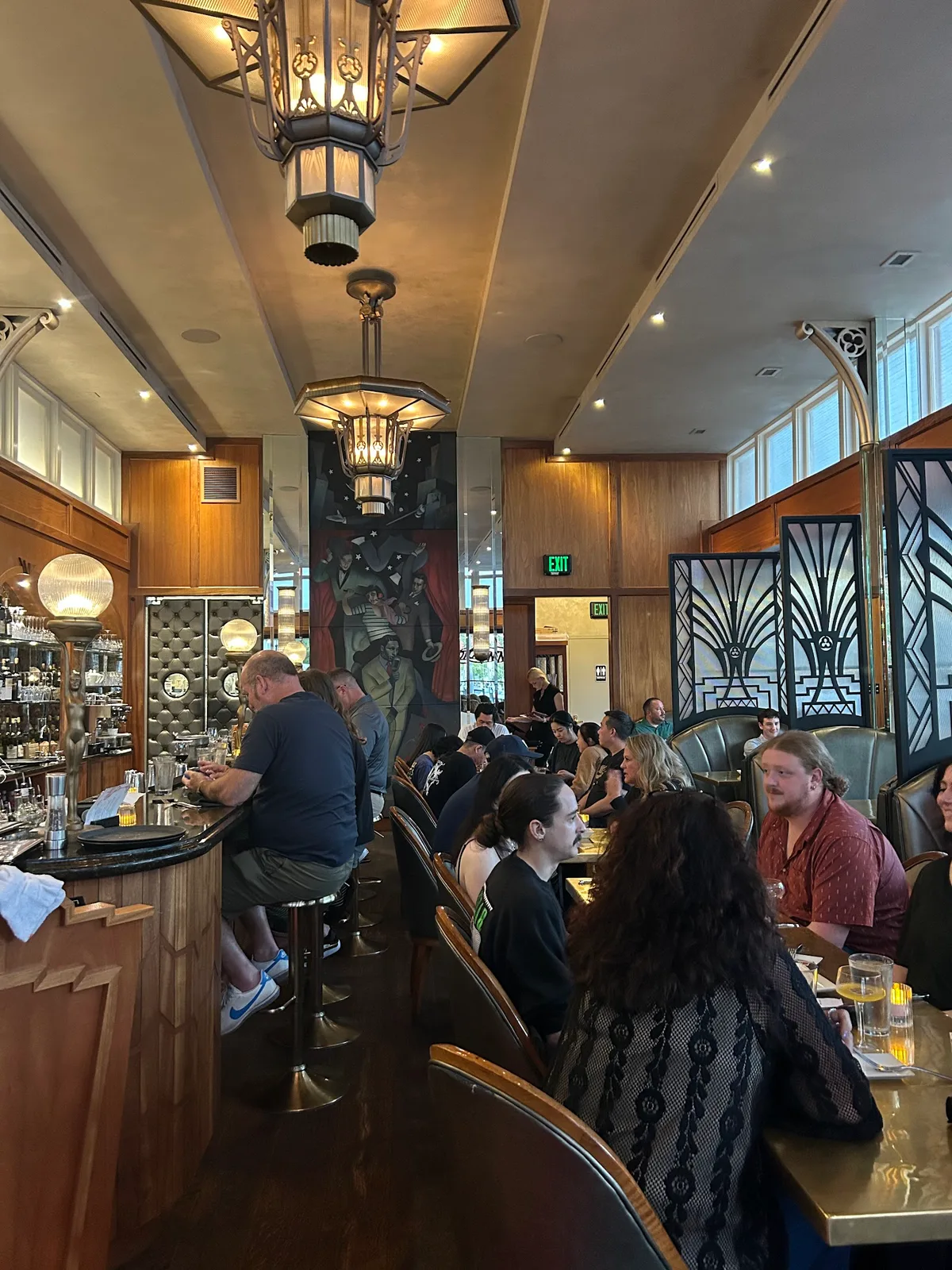 Encore Restaurant: Restaurant Photograph