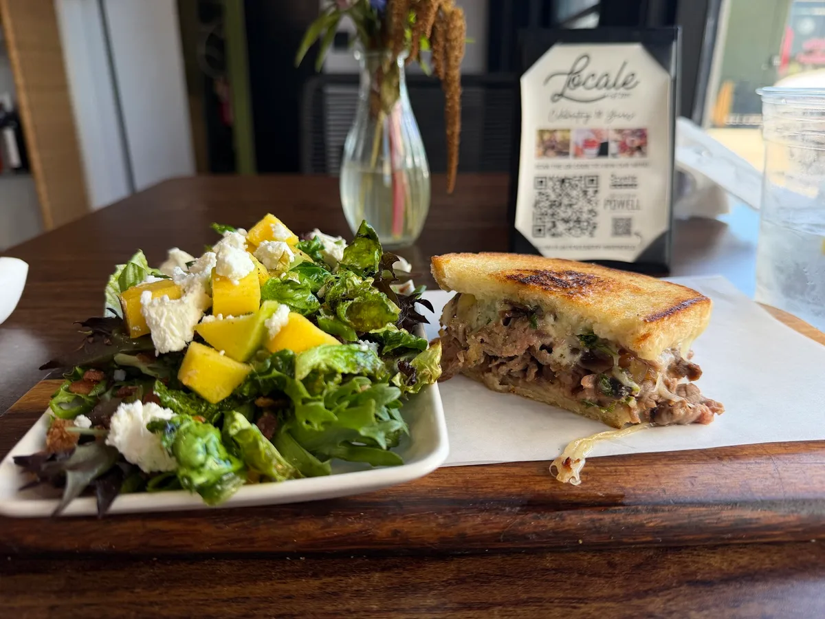 Locale Farm to Table Eatery: Restaurant Photograph