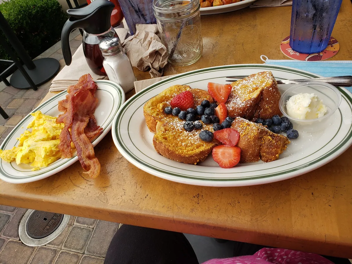 Mama's on 39: Restaurant Food And Dining Photo