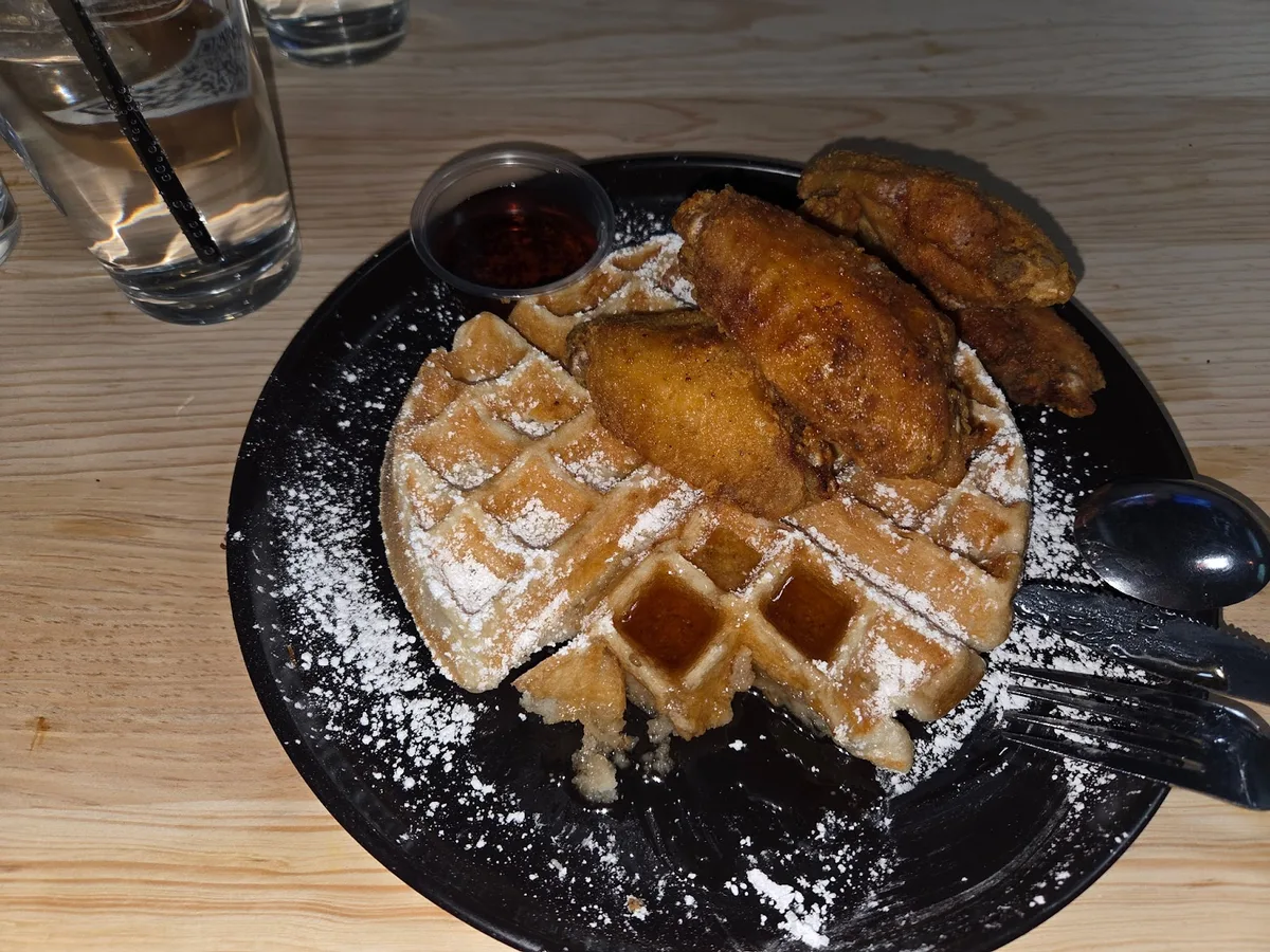 Sneaky Linq: Restaurant Photograph