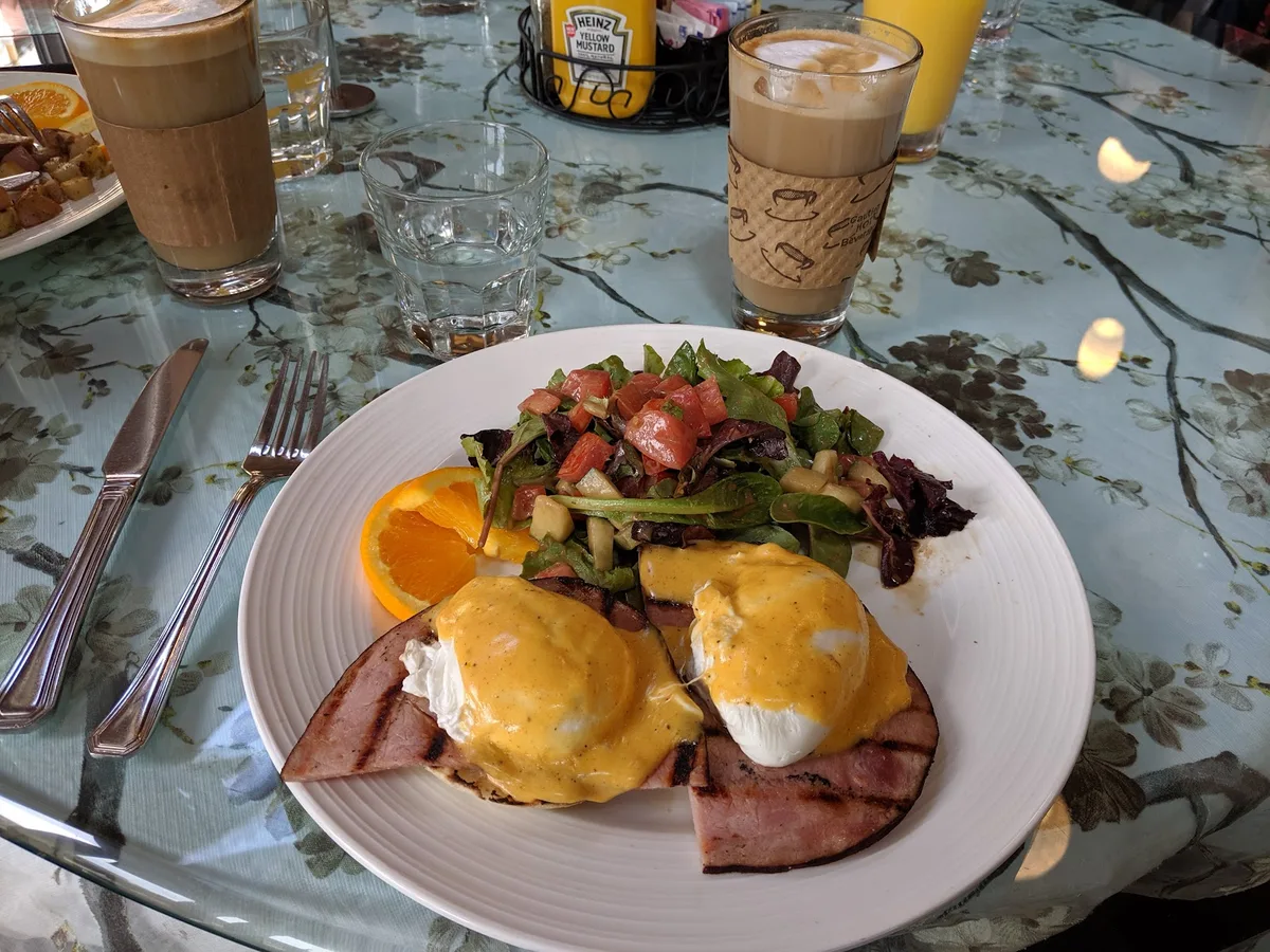 Morning Due Cafe: Restaurant Photograph