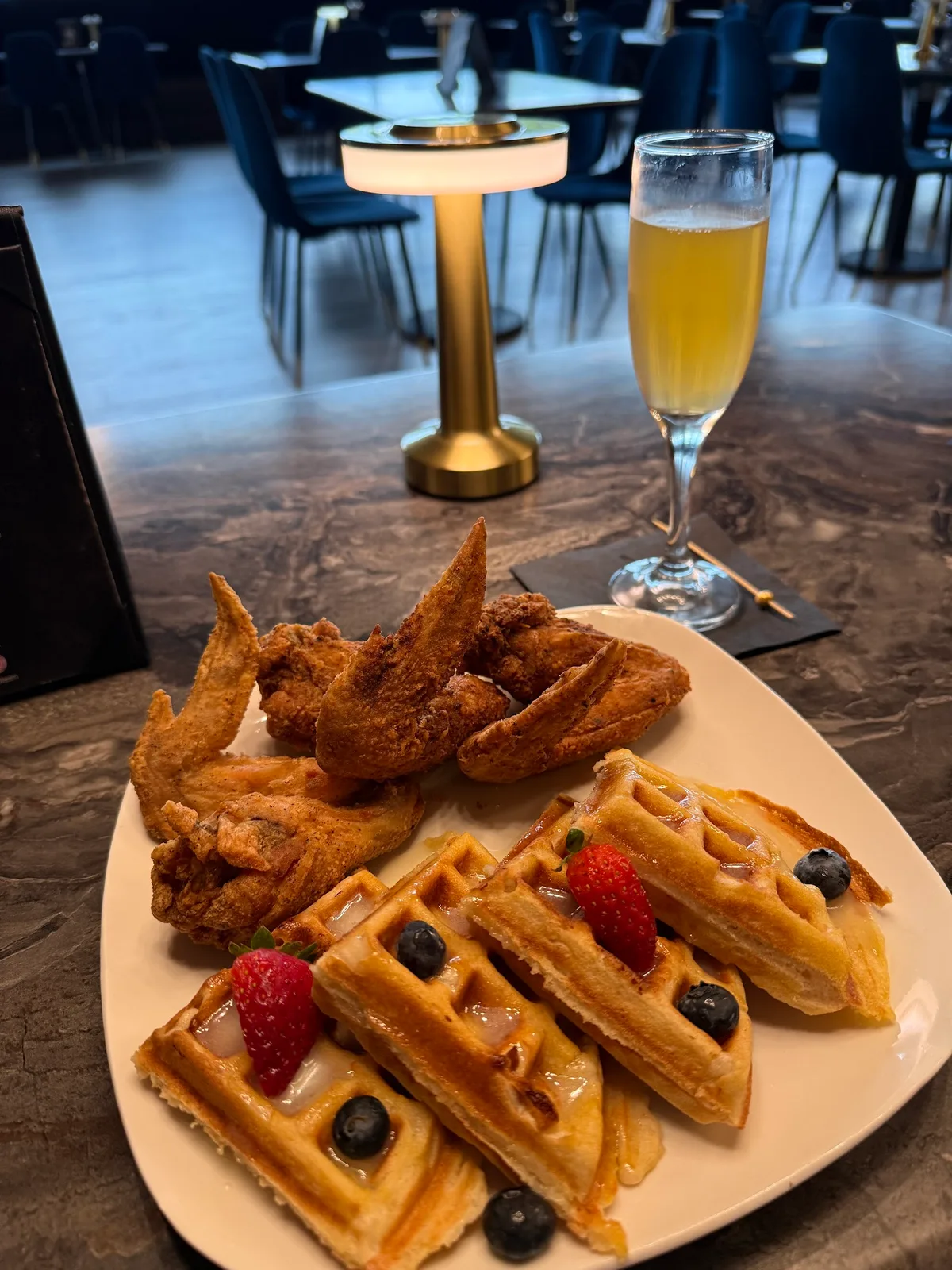 Zodiac Bar & Grill: Restaurant Photograph