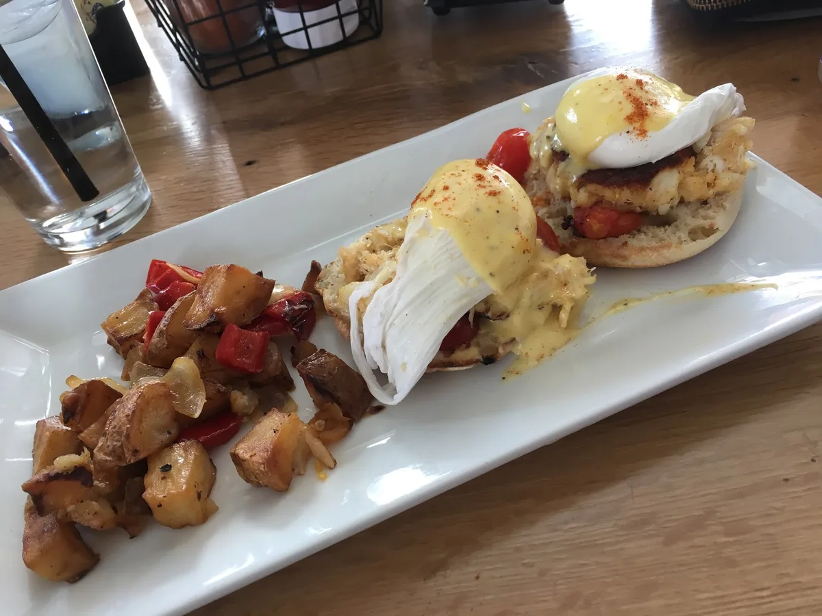 Lee's Pint & Shell: Restaurant Food And Dining Photo