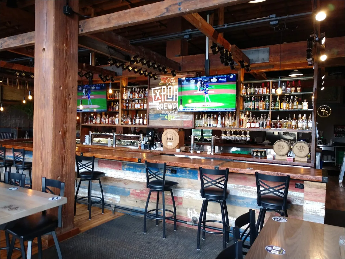 The Explorium Brewpub Third Ward: Restaurant Photograph