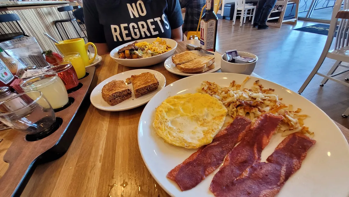 Scrambled: Restaurant Photograph