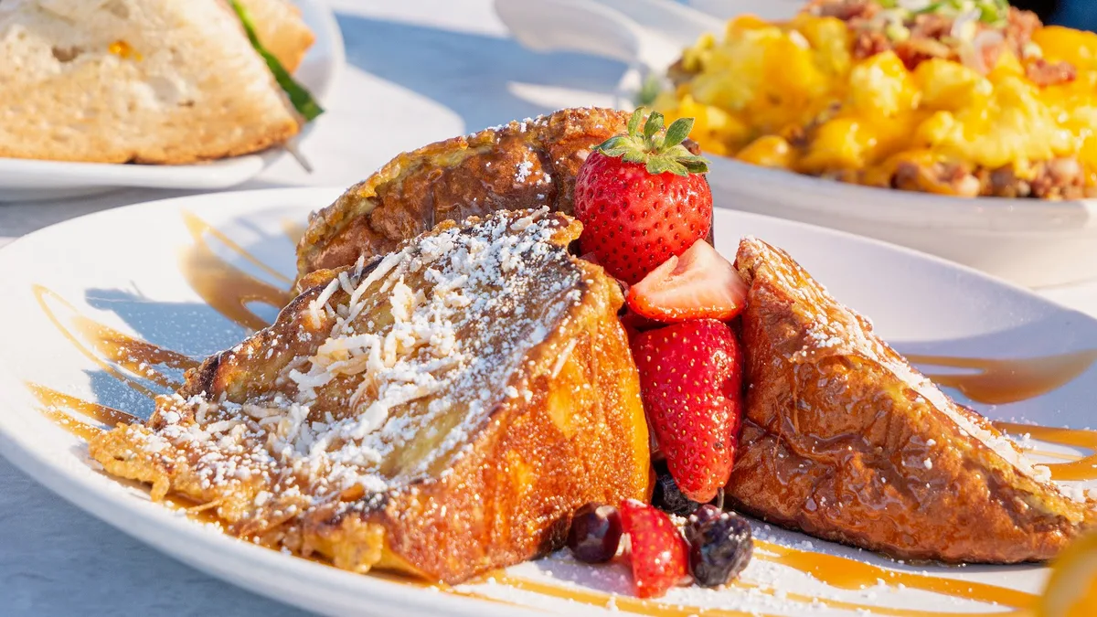 Broken Yolk Cafe: Restaurant Photograph