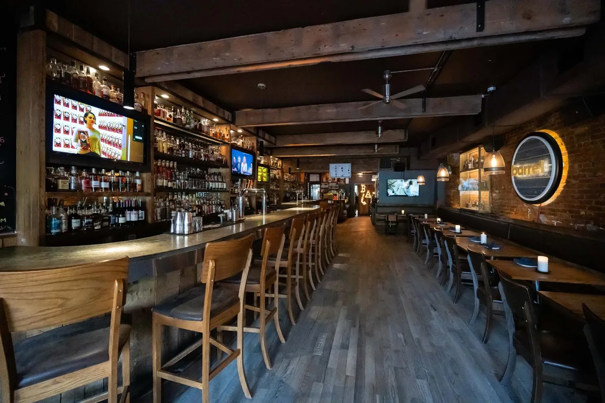 Barrel: Restaurant Photograph