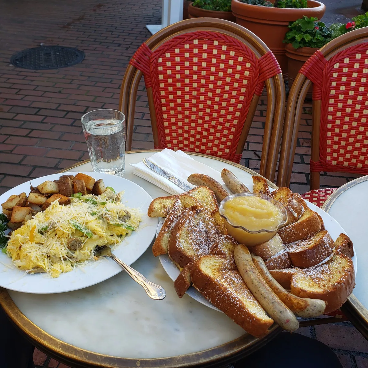 Gilbert's on Main: Restaurant Food And Dining Photo