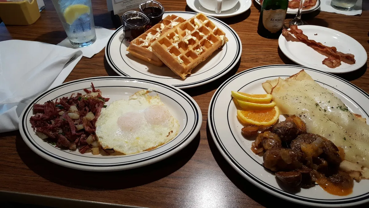Mimi's Cafe: Restaurant Photograph