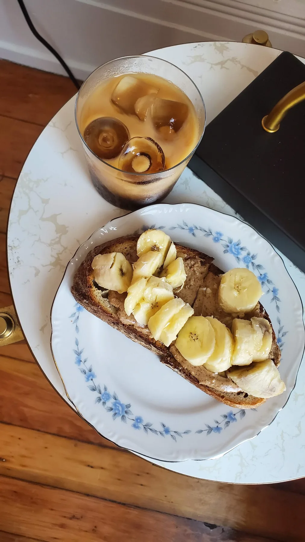 Mom 'n 'em Coffee & Wine: Restaurant Food And Dining Photo