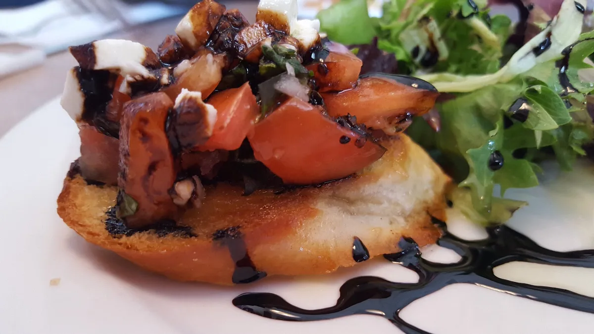 Pierro's Pizzeria: Restaurant Food And Dining Photo